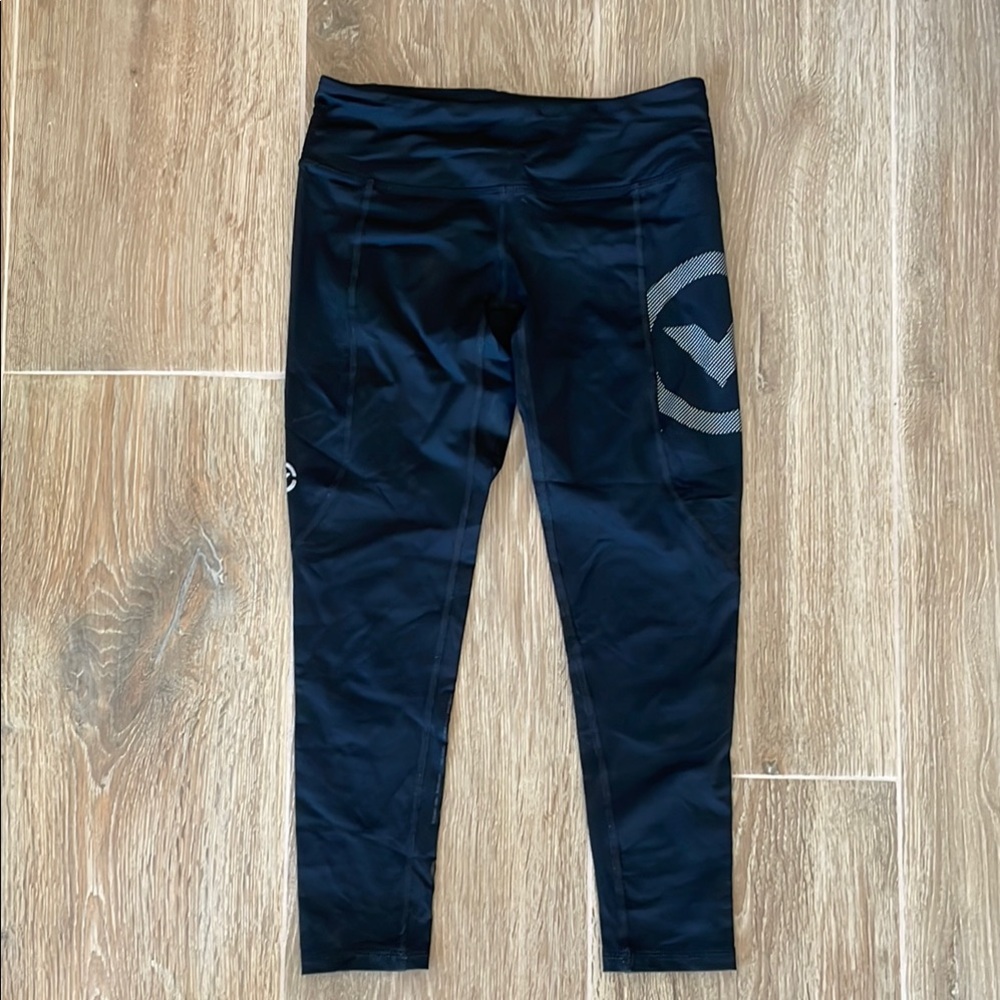 Black Virus Leggings 3/4 length XS